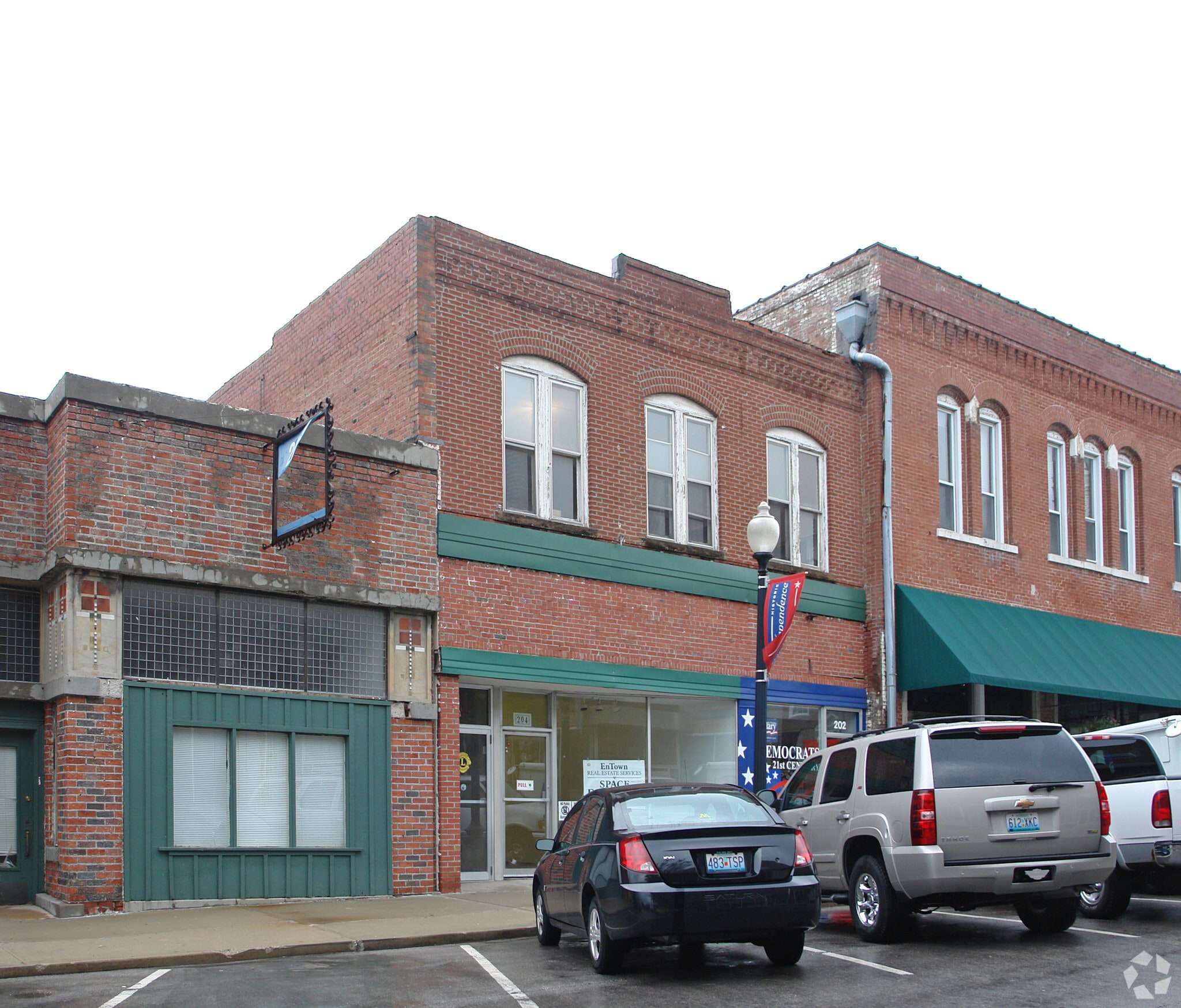 204 W Maple Ave, Independence, MO for lease Primary Photo- Image 1 of 5