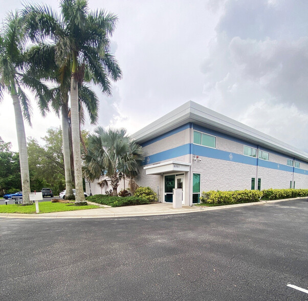 6851 Professional Pky W, Sarasota, FL for lease - Building Photo - Image 3 of 5