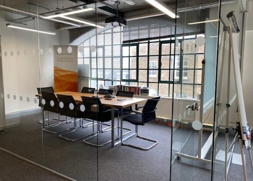 376-378 Chiswick High Rd, London for lease - Building Photo - Image 3 of 4