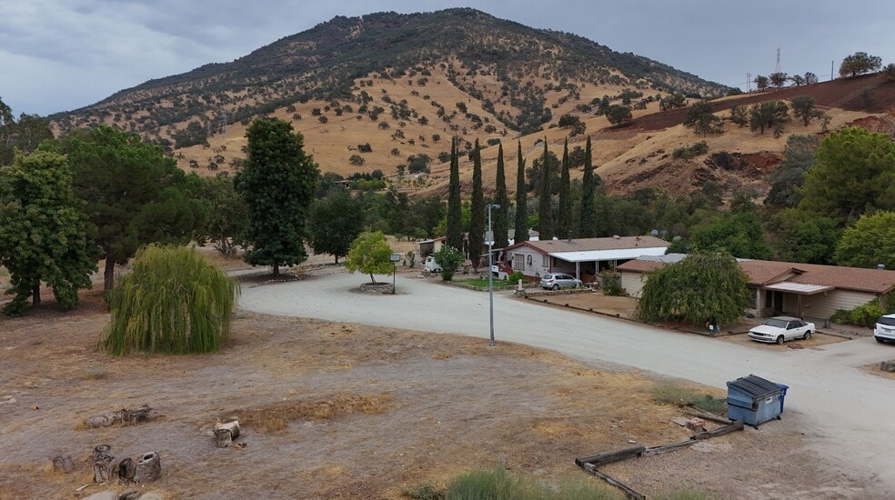 25433 E Trimmer Springs Rd, Sanger, CA for sale - Building Photo - Image 2 of 6