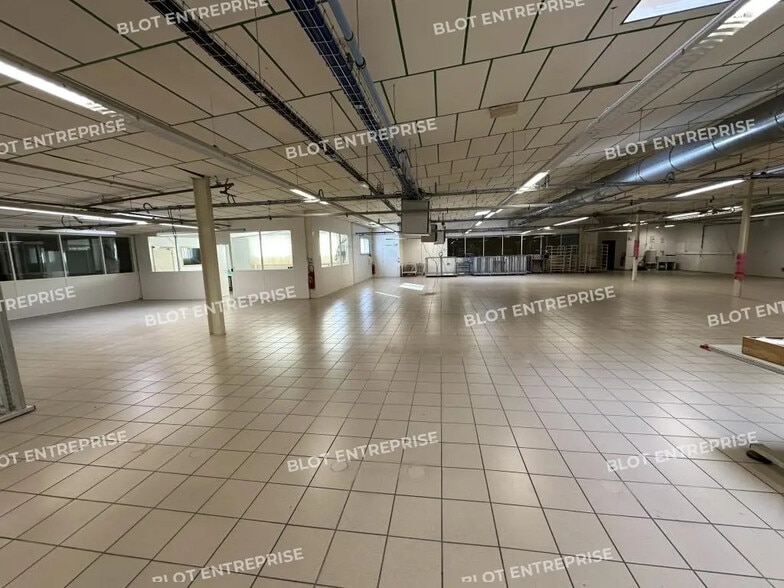 Flex in Kervignac for lease - Building Photo - Image 2 of 5
