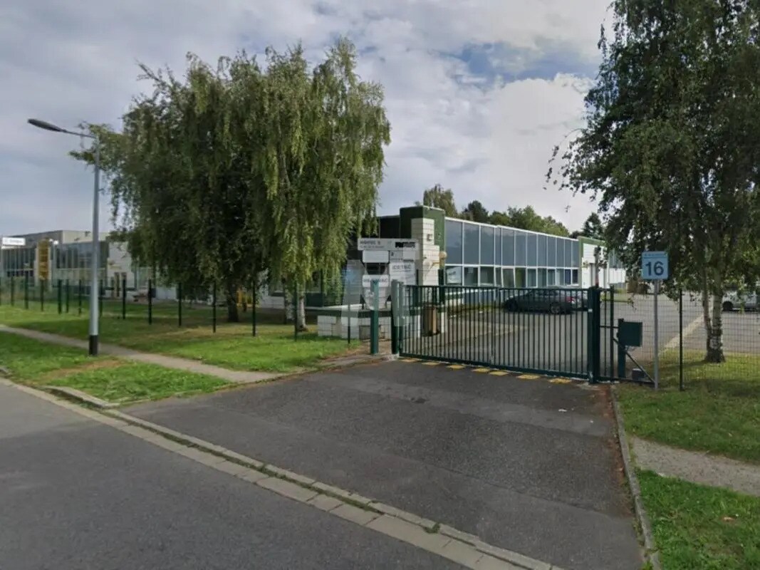 Office in Villebon-sur-Yvette for lease Building Photo- Image 1 of 12