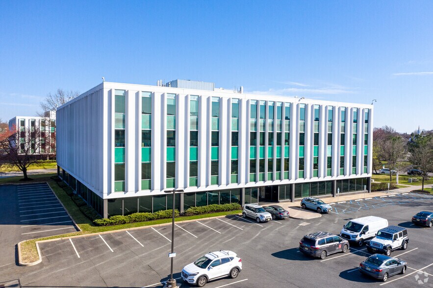 300 Broadacres Dr, Bloomfield, NJ for lease - Building Photo - Image 1 of 11