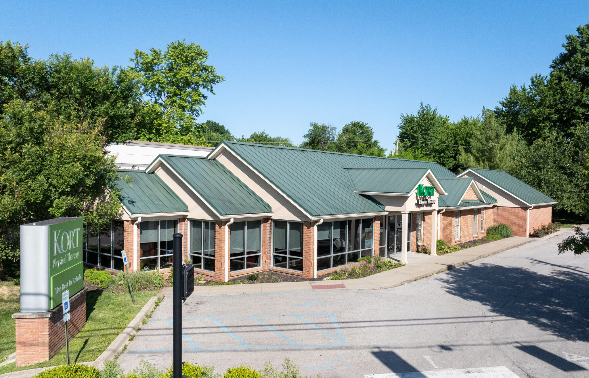 3121 E 10th St, Jeffersonville, IN for lease Building Photo- Image 1 of 16