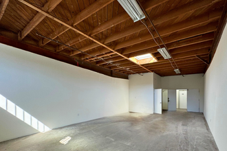 3221 S Hill St, Los Angeles, CA for lease Interior Photo- Image 1 of 3