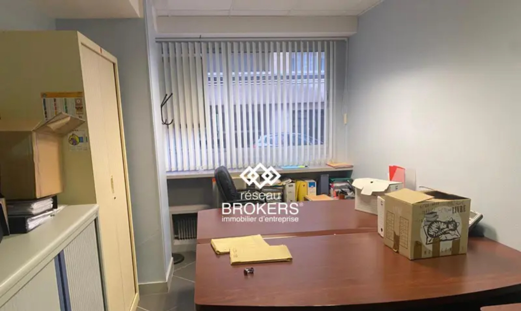 Office in Paris for lease Interior Photo- Image 1 of 7