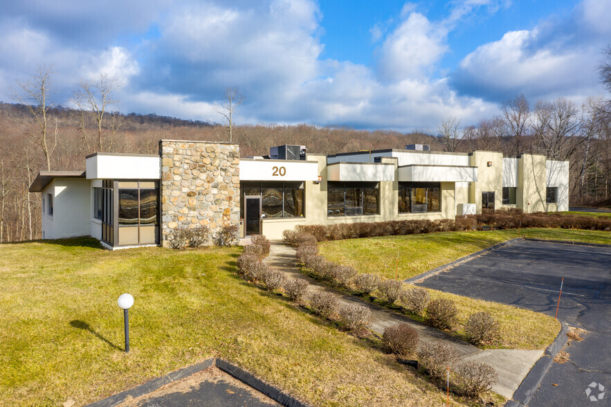 20 Farrington Rd, Brewster, NY for lease - Primary Photo - Image 1 of 4