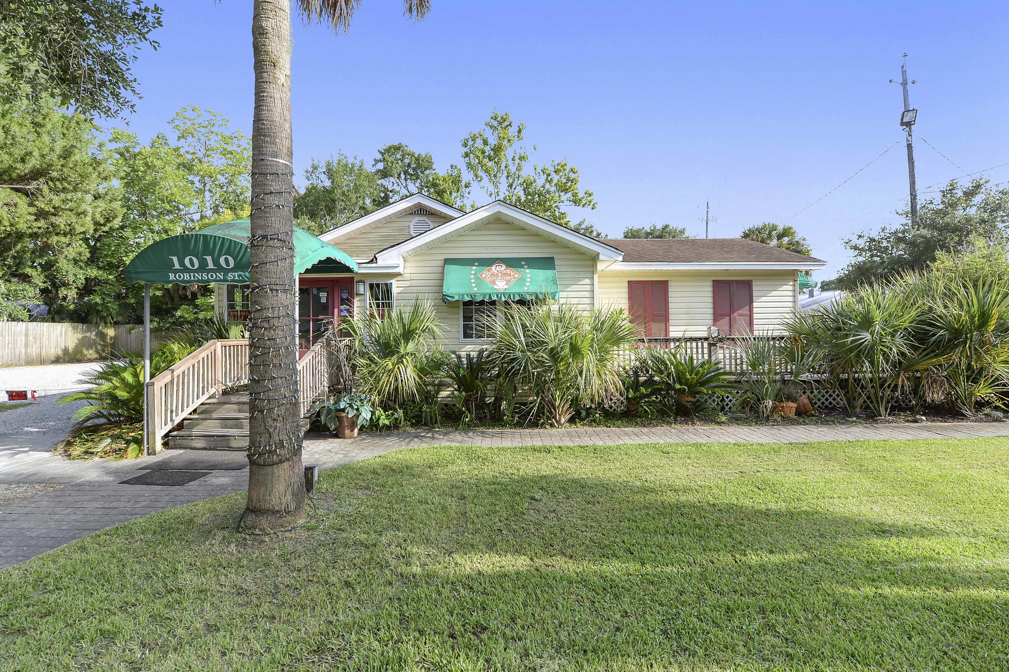 1010 Robinson St, Ocean Springs, MS for sale Building Photo- Image 1 of 1