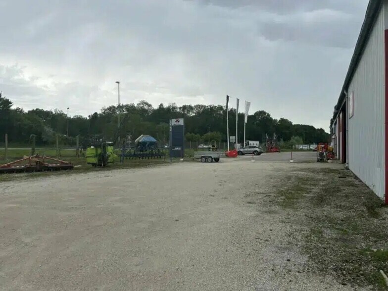 Flex in Saint-André-les-Vergers for lease - Building Photo - Image 2 of 8