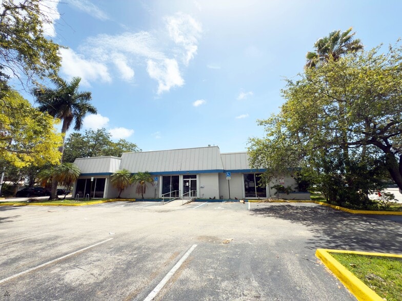 1813 NE 163rd St, North Miami Beach, FL for sale - Building Photo - Image 3 of 17