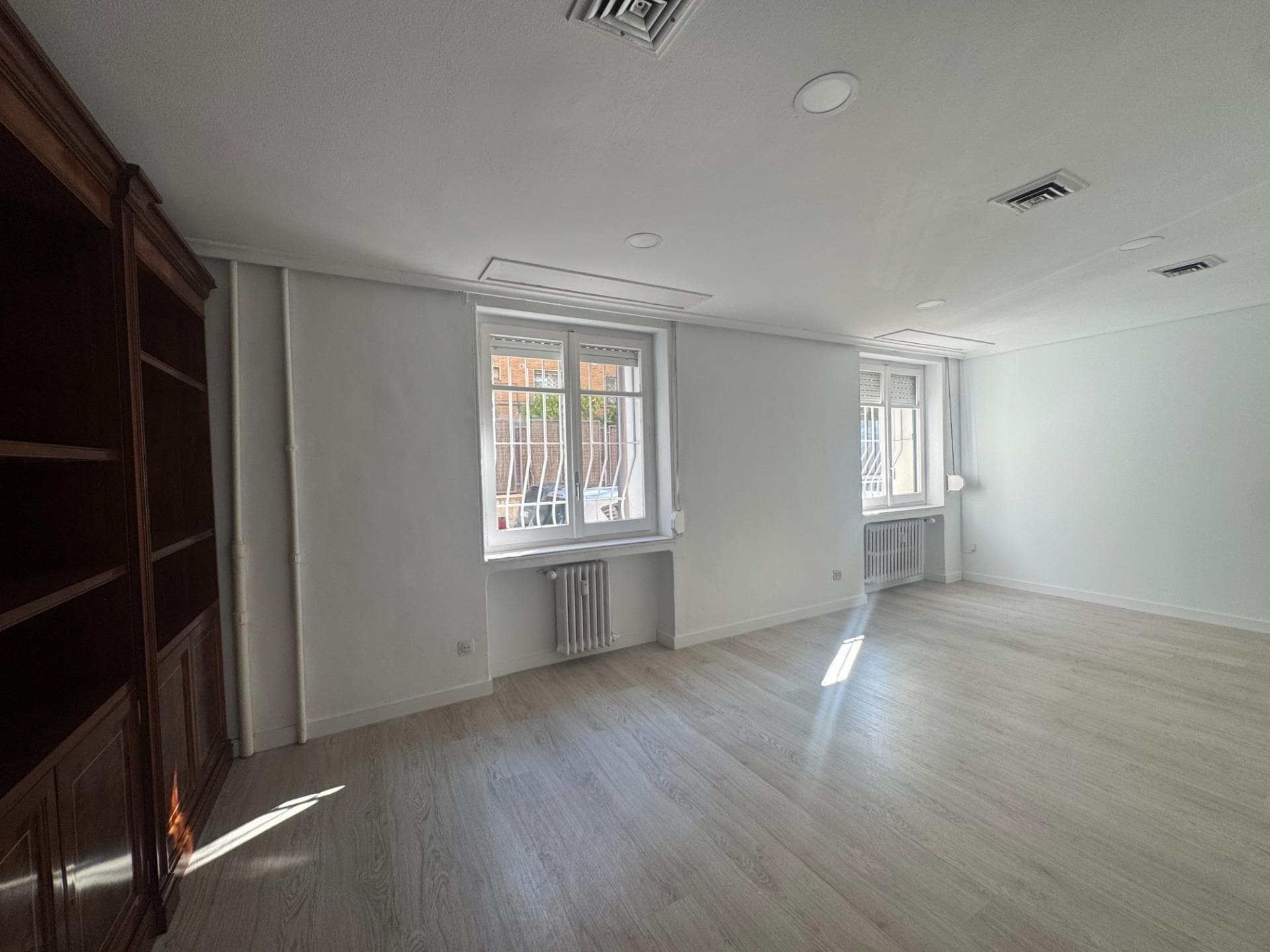 Office in Madrid, Madrid for lease Interior Photo- Image 1 of 11