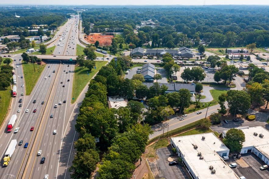 5105 Reagan Dr, Charlotte, NC for sale - Building Photo - Image 3 of 13