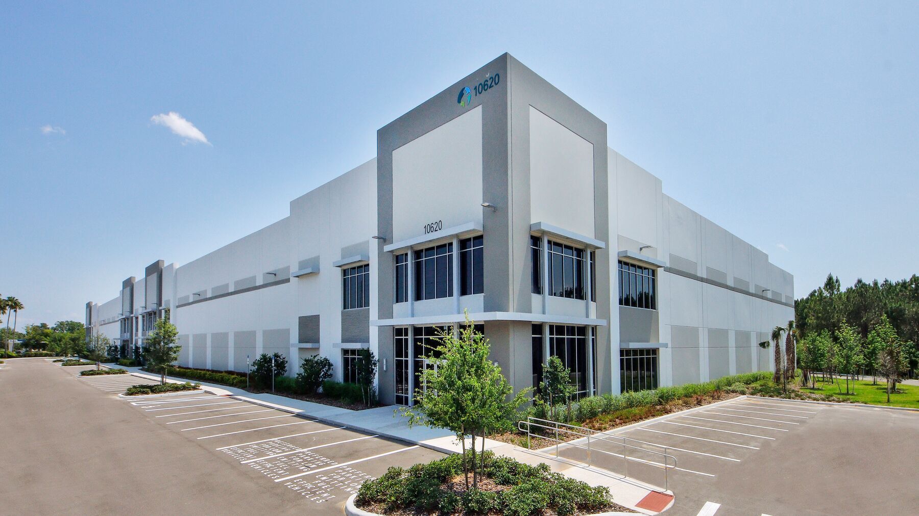 2050 Tradeport Dr, Orlando, FL for lease Building Photo- Image 1 of 13