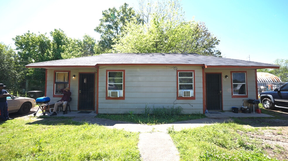 Solomon Greenville MS portfolio of 2 properties for sale on LoopNet.com - Building Photo - Image 3 of 7