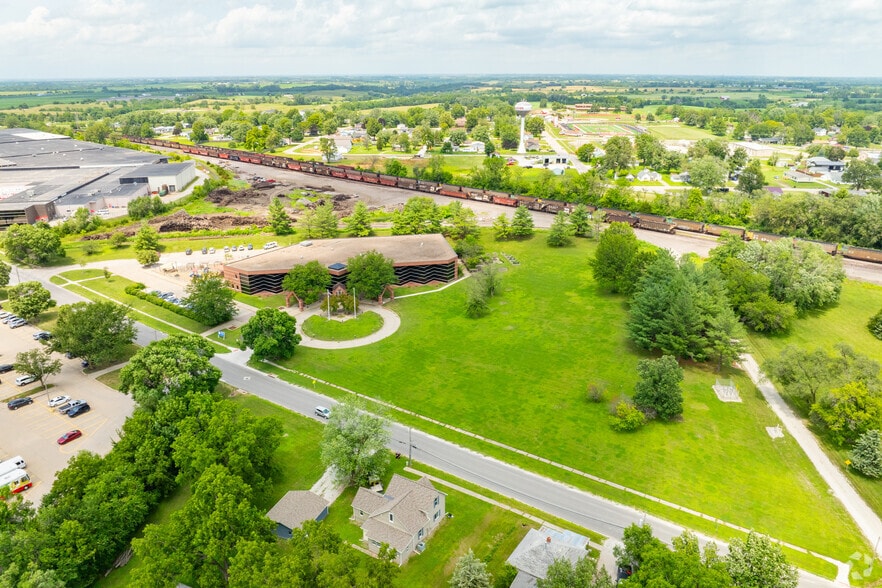 1711 Osceola Ave, Chariton, IA for sale - Aerial - Image 2 of 4