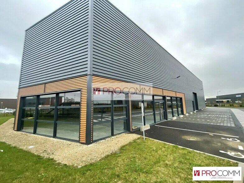 Industrial in Mainvilliers for lease - Building Photo - Image 2 of 3