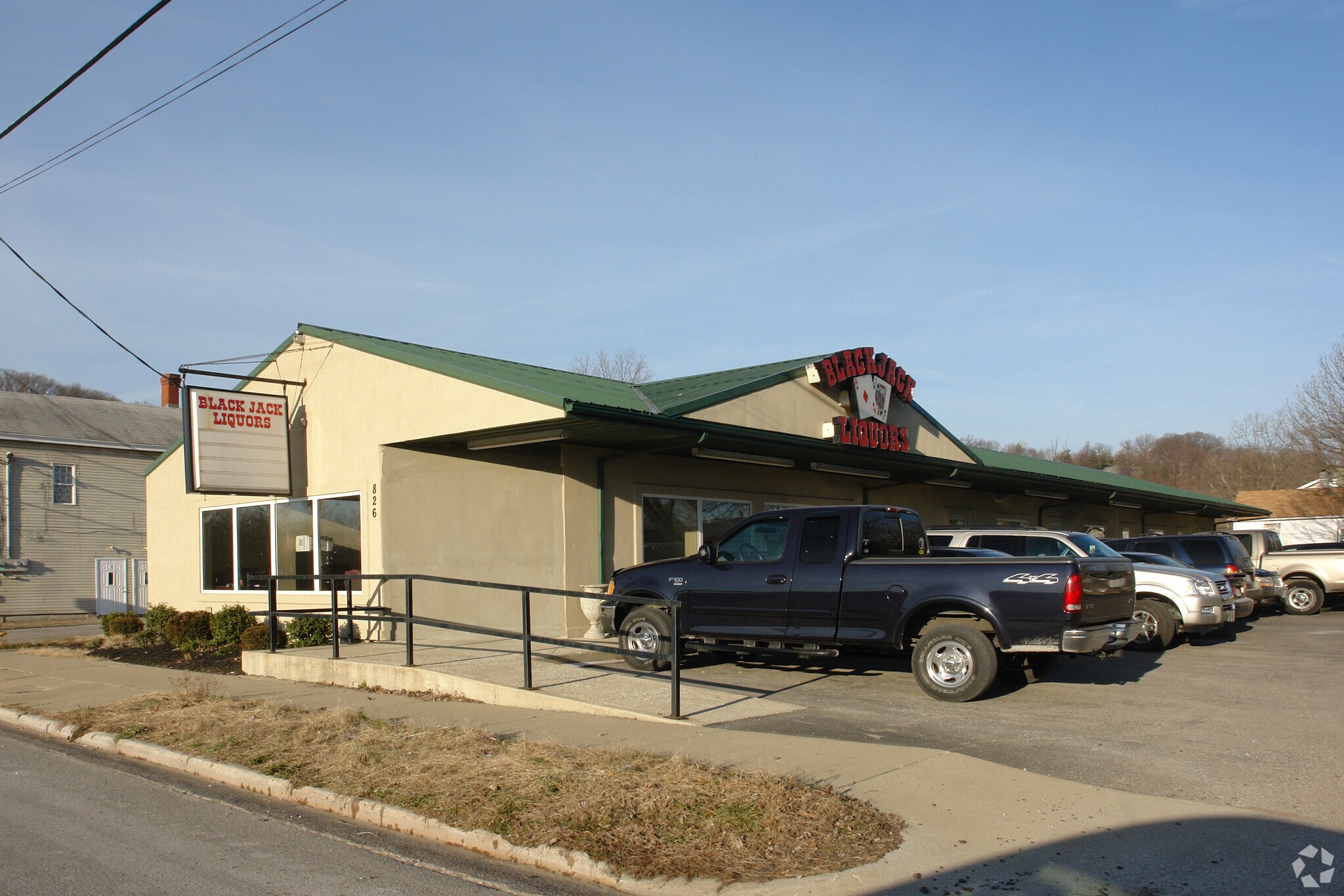 826 W Main St, New Albany, IN for sale Primary Photo- Image 1 of 1