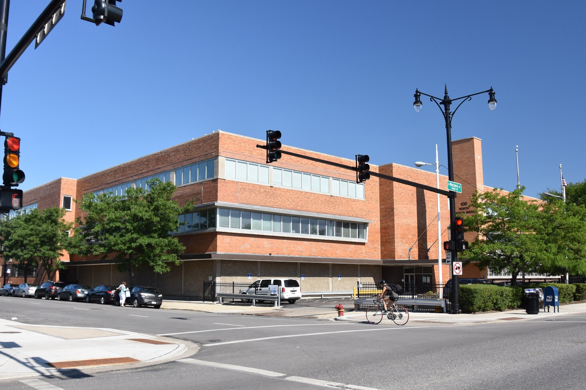 100 N Western Ave, Chicago, IL for lease Primary Photo- Image 1 of 8