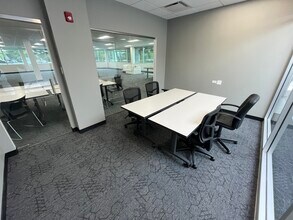 536-616 Atrium Dr, Vernon Hills, IL for lease Interior Photo- Image 1 of 6