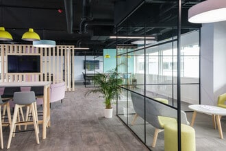 Midsummer Blvd, Milton Keynes for lease Interior Photo- Image 1 of 7