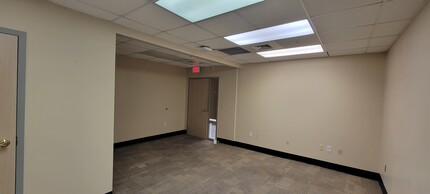 800 Goodlette Rd N, Naples, FL for lease Interior Photo- Image 2 of 6