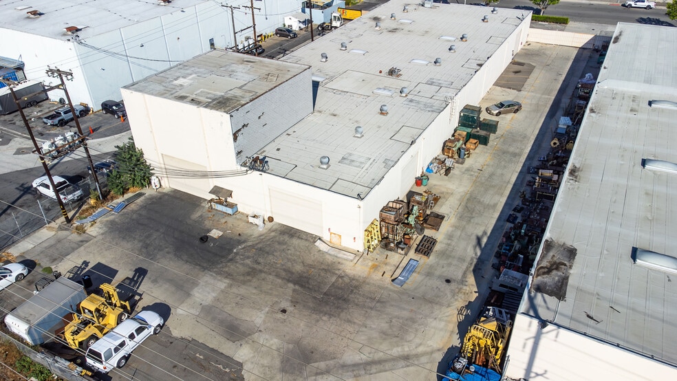 15535 Texaco Ave, Paramount, CA for sale - Building Photo - Image 3 of 6