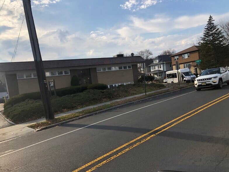 744 Galloping Hill Rd, Roselle Park, NJ 07204