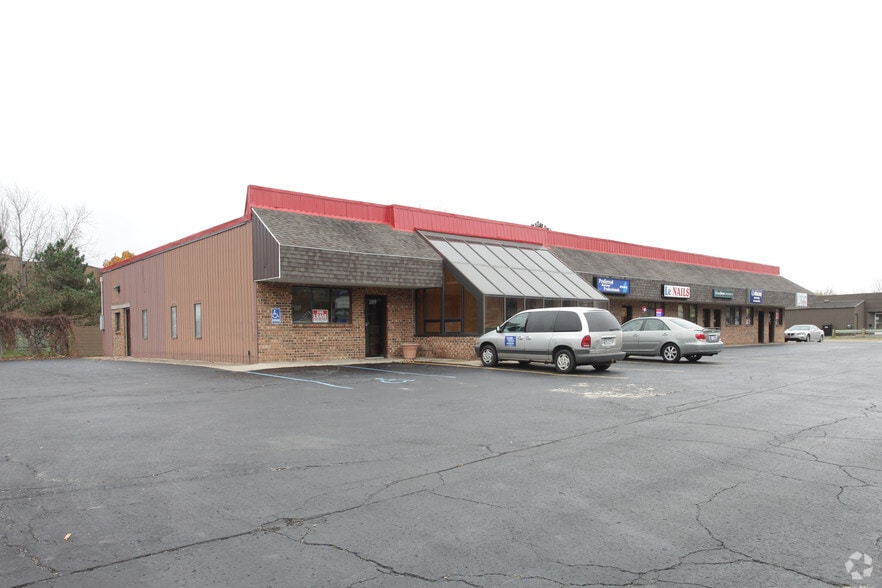 207-221 W Michigan Ave, Paw Paw, MI for lease - Primary Photo - Image 1 of 7
