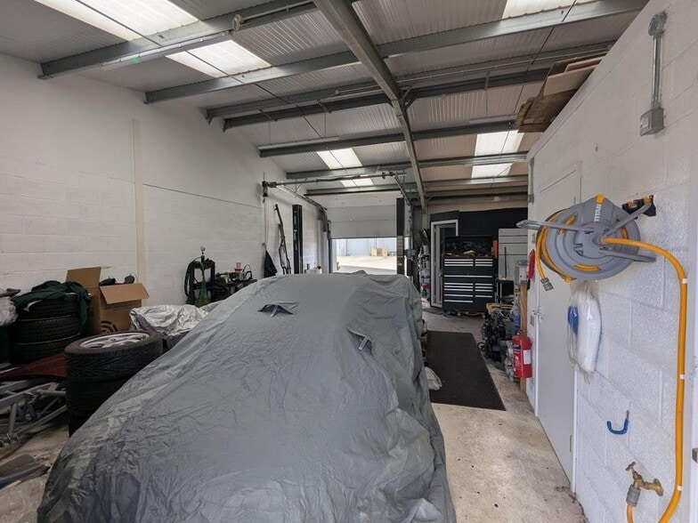 Unit 19, Hurstfold Industrial Estate, Fernhurst, Fernhurst for lease - Building Photo - Image 3 of 4