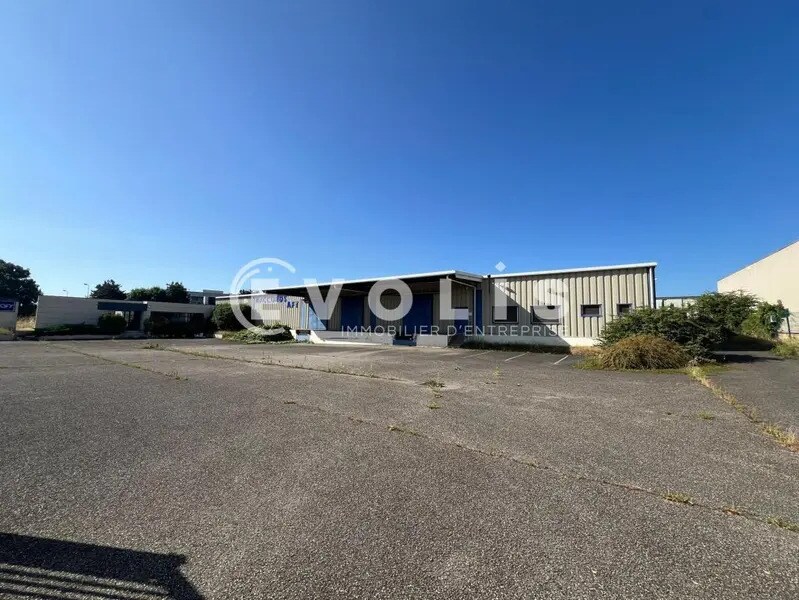 Industrial in Saint-Quentin-Fallavier for lease Building Photo- Image 1 of 16