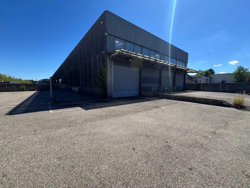 7 Rue Michel Jacquet, Saint-Priest for lease Building Photo- Image 1 of 4