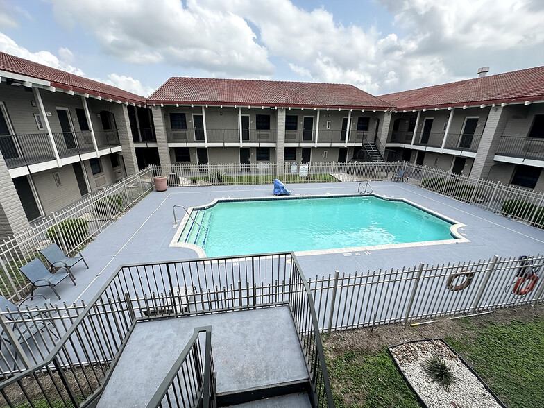 7603 N Navarro St, Victoria, TX for sale - Building Photo - Image 2 of 12