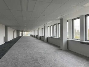 Office in Bobigny for lease Interior Photo- Image 1 of 9