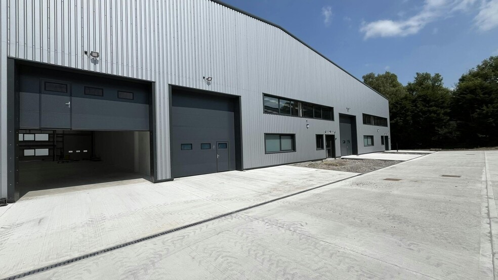 London Rd, Macclesfield for lease - Building Photo - Image 2 of 7