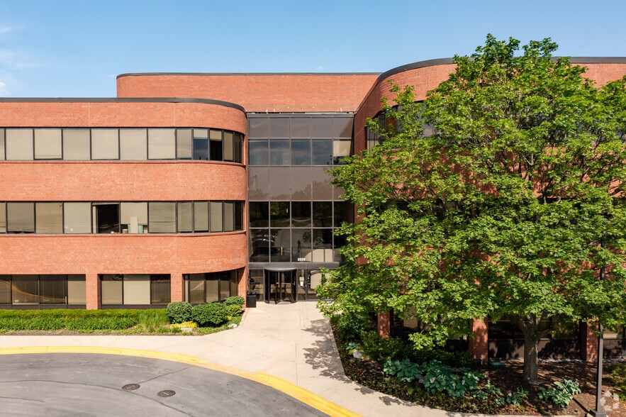 2525 Cabot Dr, Lisle, IL for lease - Building Photo - Image 2 of 5