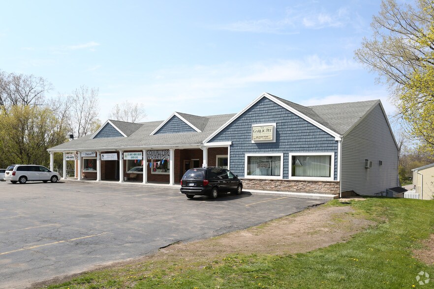 696 Ridge Rd, ster, NY 14580