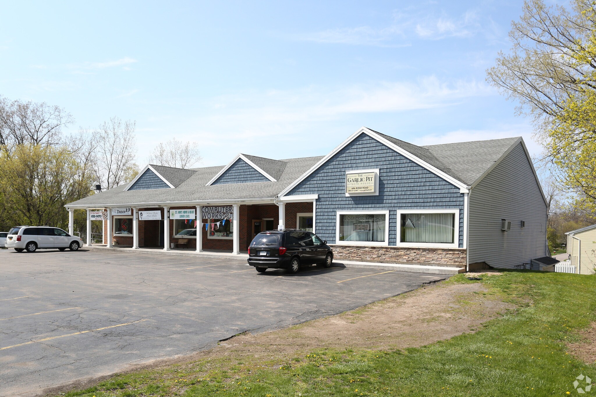 696 Ridge Rd, ster, NY 14580