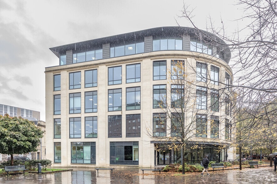 66 Queen Sq, Bristol for lease - Primary Photo - Image 1 of 4