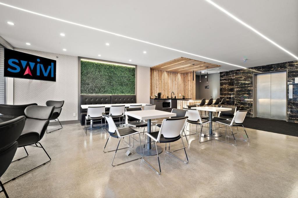 4950 Ch Queen-Mary, Montréal, QC for lease Building Photo- Image 1 of 7