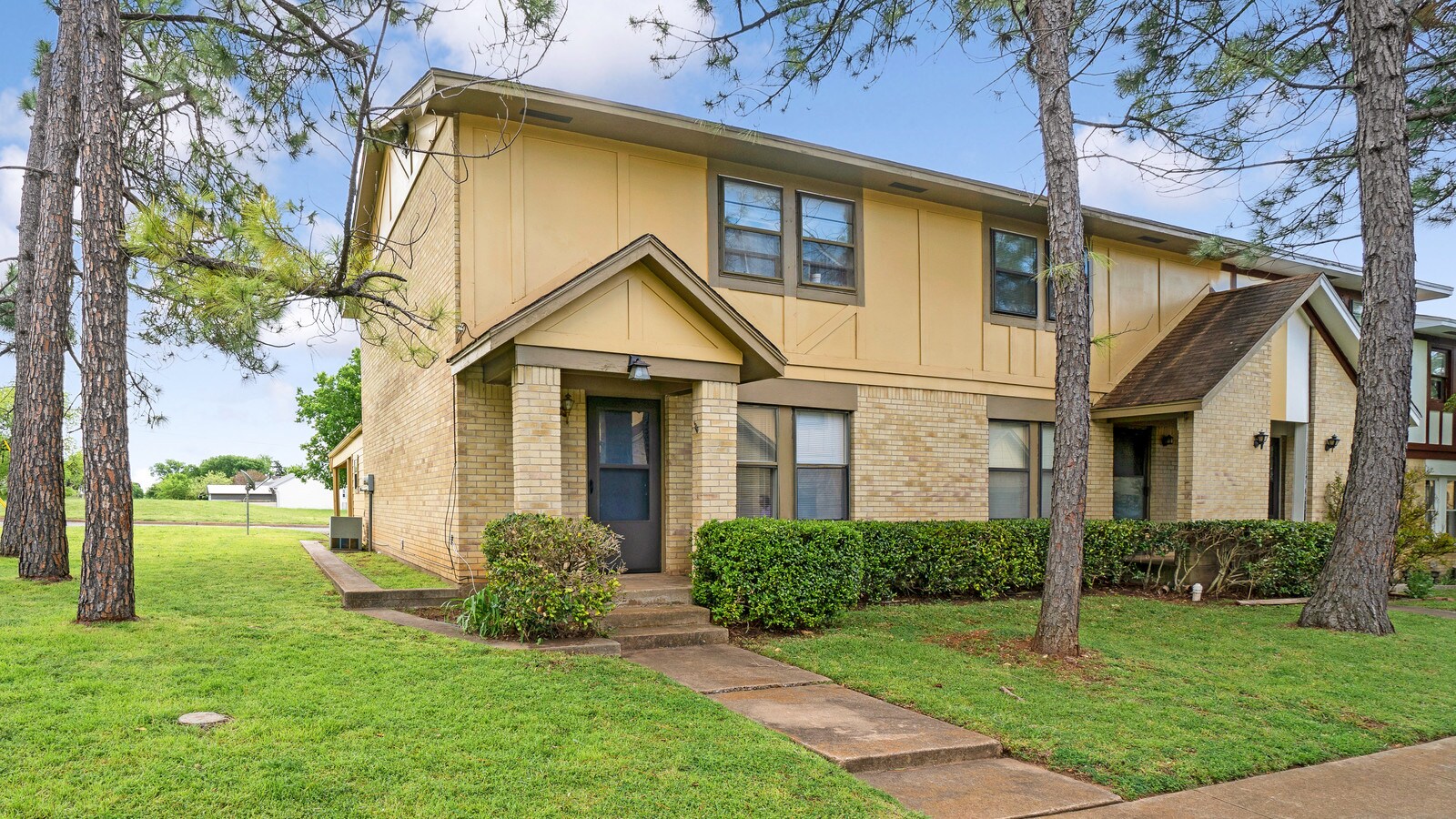 1905 W Morton St, Denison, TX 75020