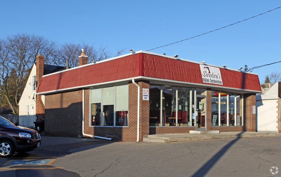 944 Simcoe St N, Oshawa, ON for lease - Primary Photo - Image 1 of 3