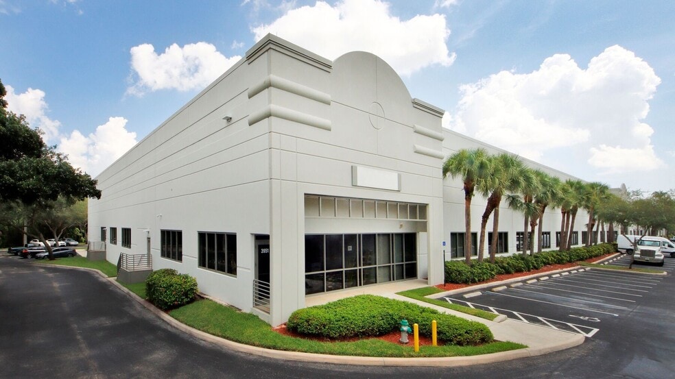 3801-3899 SW 30th Ave, Fort Lauderdale, FL for lease - Building Photo - Image 3 of 6