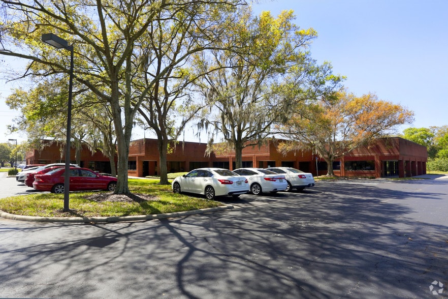 3829 Coconut Palm Dr, Tampa, FL for sale - Primary Photo - Image 1 of 6