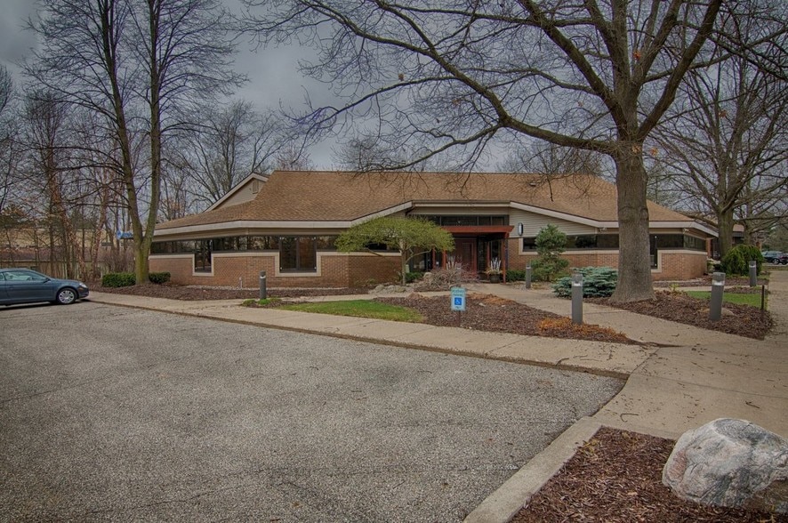 1035 Spaulding Ave SE, Grand Rapids, MI for sale - Building Photo - Image 1 of 1