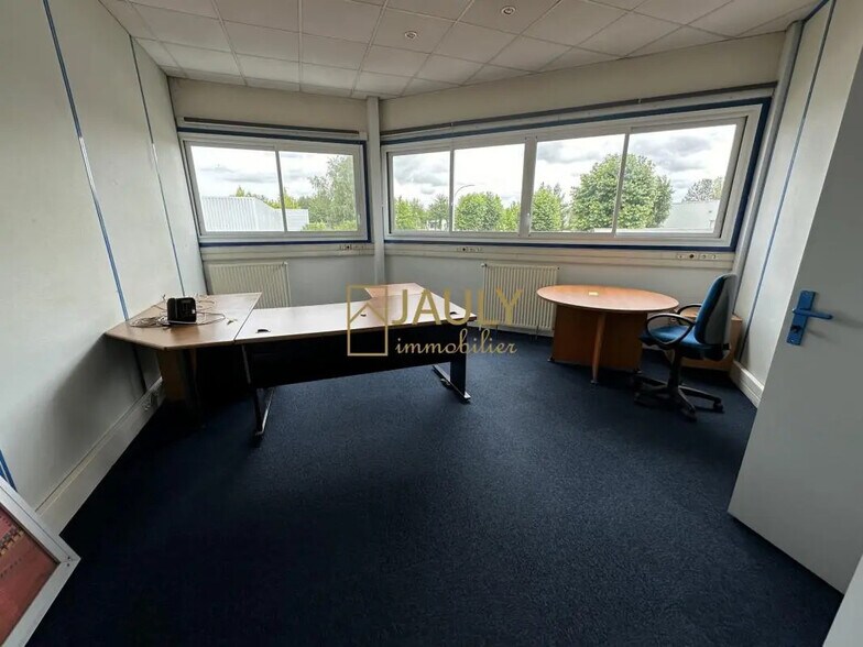 Office in Quincy-Voisins for lease - Interior Photo - Image 3 of 9