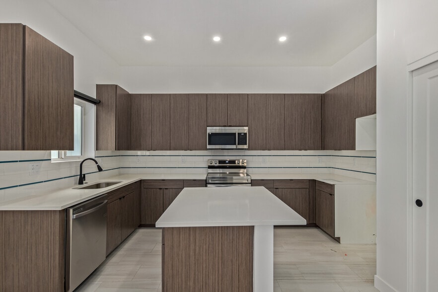 Arcadia 24 & 15 portfolio of 2 properties for sale on LoopNet.com - Interior Photo - Image 3 of 4