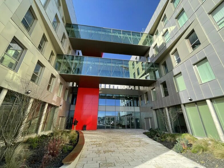 Office in Fleury-les-Aubrais for lease - Building Photo - Image 1 of 9