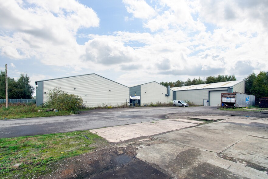 1-4 Factory Rd, Deeside for lease - Primary Photo - Image 1 of 4