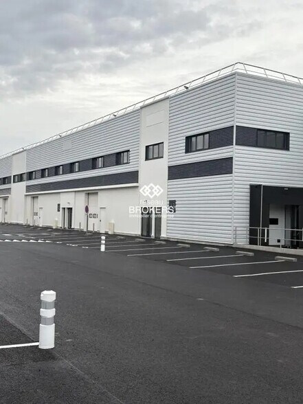 Industrial in Saint-Aignan-Grandlieu for lease - Building Photo - Image 1 of 1