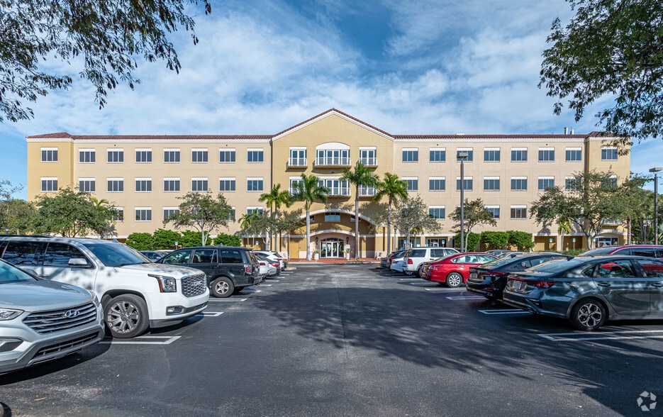 15100 NW 67th Ave, Miami Lakes, FL for lease - Building Photo - Image 3 of 7